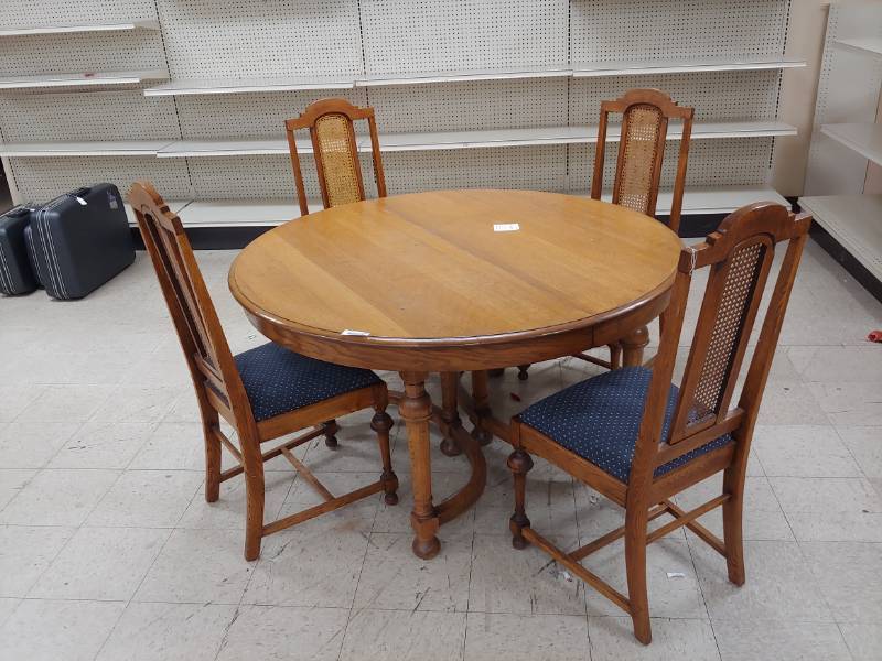 lot 5027 image: Antique Oak Dining Set