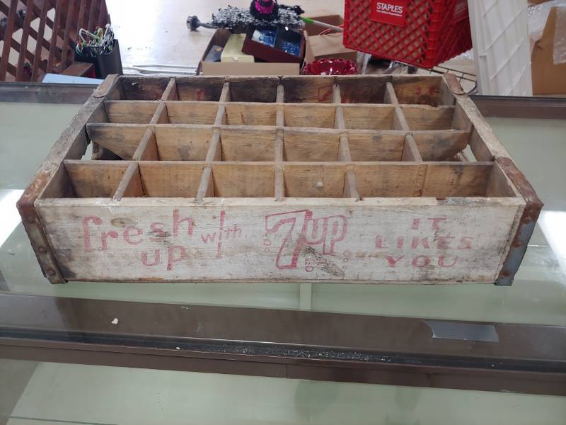 lot 5028 image: Wood 7UP Crate