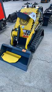 lot 1025 image: SDLL50 - Mini Skid Steer Loader - Unused Throttle Button is Missing