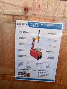 lot 1035 image: SDLTCM - Red Tire Changer Machine - Unused