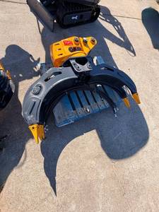 lot 4016 image: TOFT04G - Hydraulic Rotating Grapple with 45mm Pins to Fit CAT305 - Unused