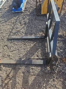 lot 11192511 image: AGT 48 inch Pallet Fork Frame for Skid Steer 4000 Lbs