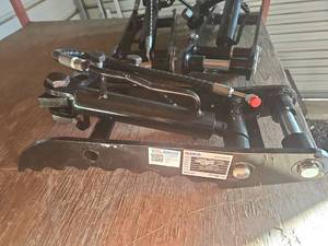 lot 11192560 image: SDLANCH Hydraulic Thumb Clamp IREAS Model
