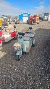 lot 11192555 image: IRGC40 High-End Mini Golf Cart (Sea Foam Green)
