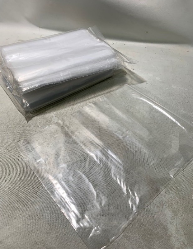 lot 306 image: New 200pc Set of 8x10 Ziplock Bags, Clear