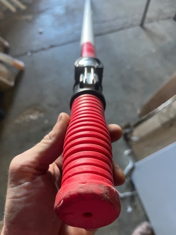 lot 580 image: Professional Quality Skimlite 6000 Snaplite Series Button Lock Pole, 8 to 16