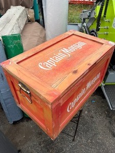 lot 2 image: 24 x 12 Wooden Encased Chest Design - Captain Morgan Cooler