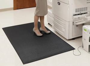 lot 38 image: Uline ANTI-STATIC MAT ANTI-FATIGUE CONDUCTIVE MAT 4 x 6