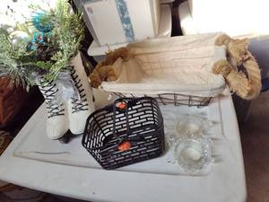 lot 15 image: Holiday Ice Skate Planter Arrangement