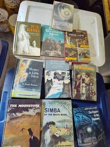 lot 16 image: Collection of Classic Fantasy Childrens Books - 1960s-70s Edition
