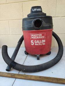 lot 47 image: Master Mechanic 5 Gallon WetDry Shop Vacuum