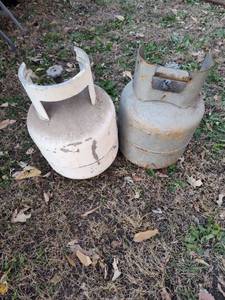 lot 76 image: Empty Steel Propane Tanks - Set of 3