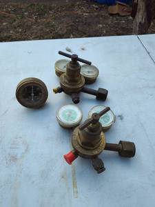 lot 83 image: Industrial Gas Pressure Regulators and Gauges Set