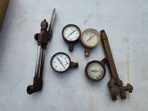 lot 85 image: Assorted gauges