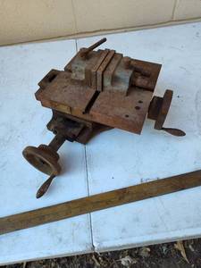 lot 93 image: Industrial Metal Machinist Cross Slide Vice