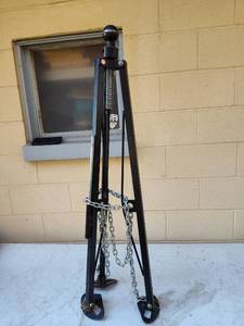 lot 109 image: Heavy Duty Trailer Stabilizer Jacks with Safety Chain