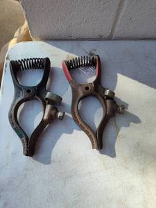 lot 117 image: Metal Spring-Loaded Bicycle Brake Levers