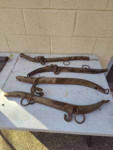 lot 126 image: Vintage Primitive Wooden Horse Yoke Set