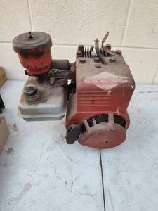 lot 132 image: Briggs & Stratton Small Engine Model 6B-S