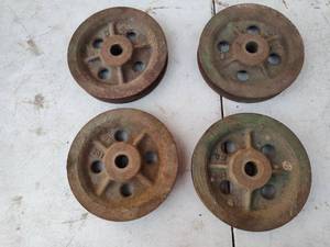 lot 139 image: Industrial Cast Iron Pulley Wheels
