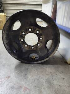 lot 182 image: 8 Lug wheel
