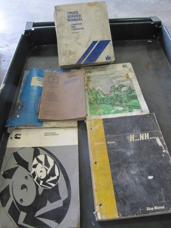 lot 929 image: Cummins & IH Manuals