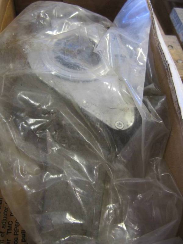 lot 947 image: 6 NEW  Slack Adjusters 1) #40010212M1DMD,  4) #974296 and 1) #CS52320