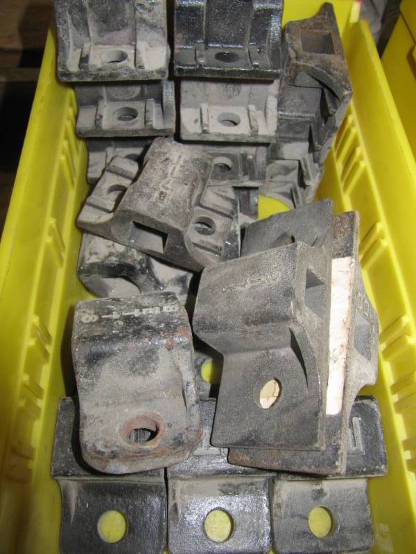lot 964 image: 19 New mud flap frame mount brackets