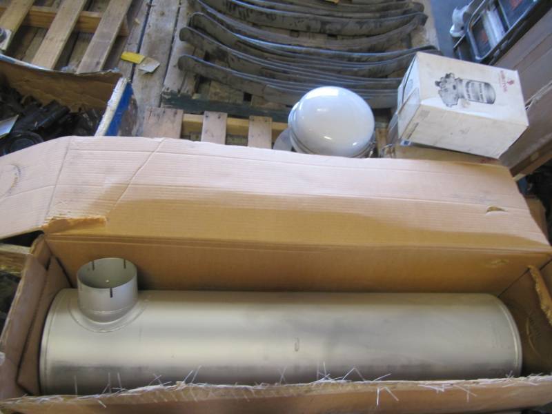 lot 976 image: Kenworth T2000 Muffler #M110134