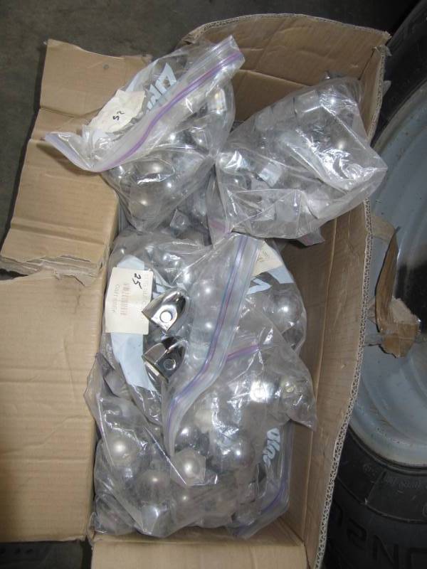 lot 931 image: 450 New Bud Lug nut covers 18 bags of 25 each