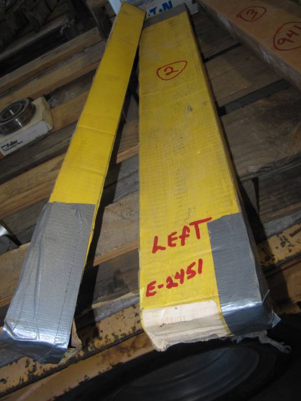 lot 942 image: Lot of 2 NEW  Left E24151 and 2 E2452 Right  S Air Brake camshafts