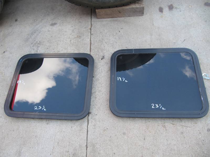 lot 980 image: 2 NEW KENWORTH SIDE SLEEPER WINDOWS