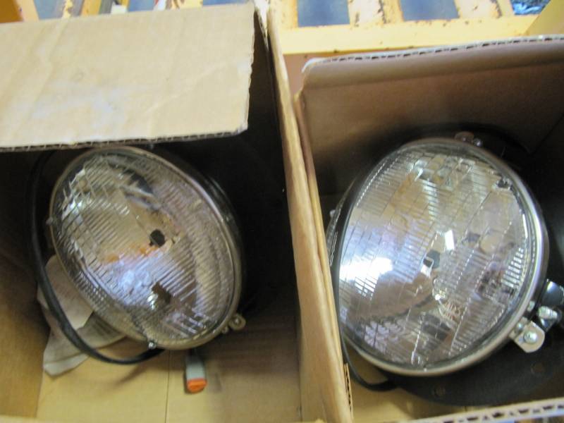 lot 987 image: 2 NEW  T2000 Left hand LG Halogen HDLMP