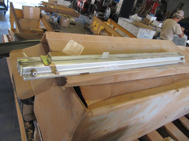 lot 991 image: Kenworth window air cylinder part #800-0009-000