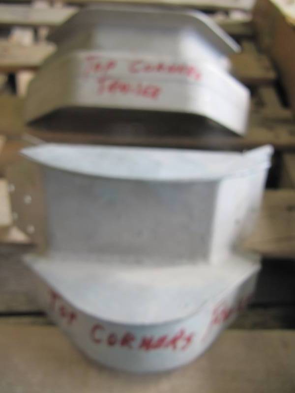 lot 1004 image: Trailer top corners replacement