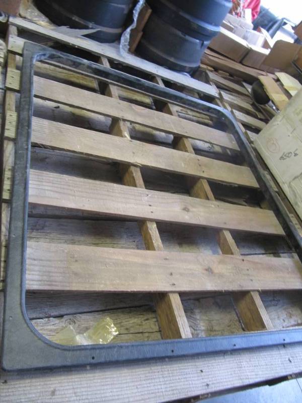 lot 1014 image: Kenworth Bunk Trim