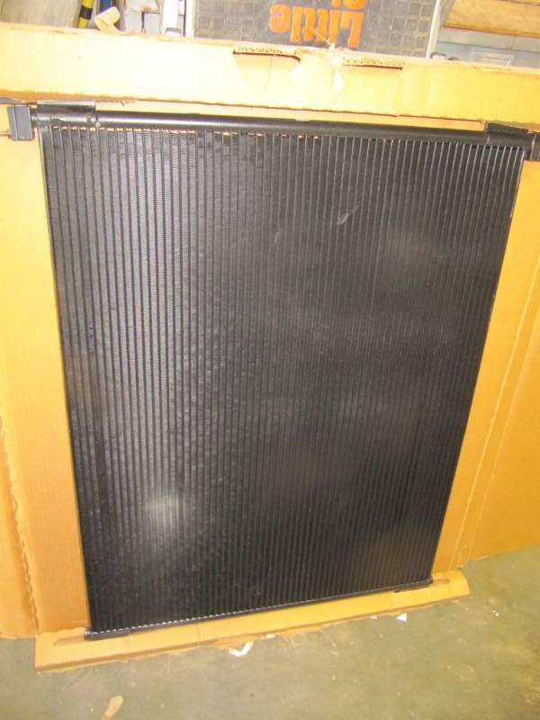lot 1015 image: Kenworth T-2000 AC Condenser 46684-5008