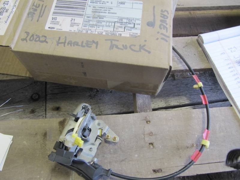 lot 1016 image: New Ford F-150 (Harley) Door Latch 1L3Z-1629A6-BB5