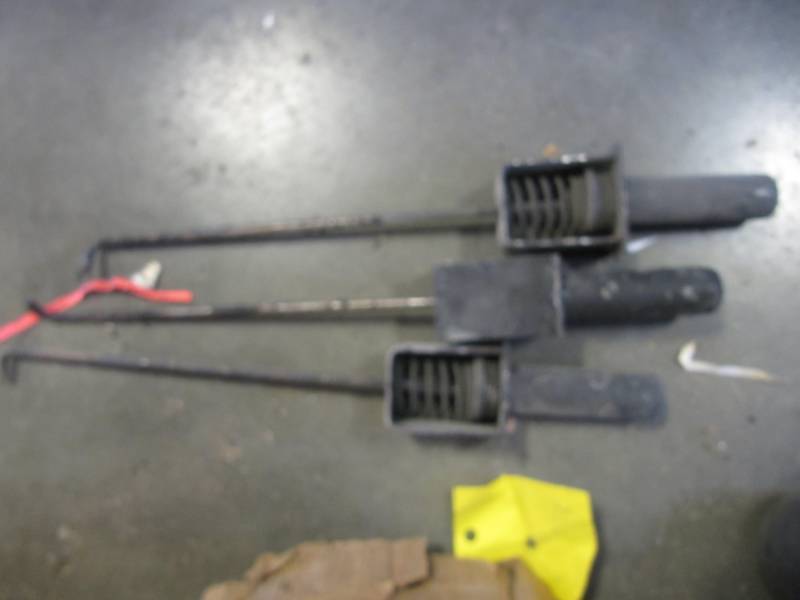 lot 1017 image: LOCKING PINS FOR SLIDING TANDEMS
