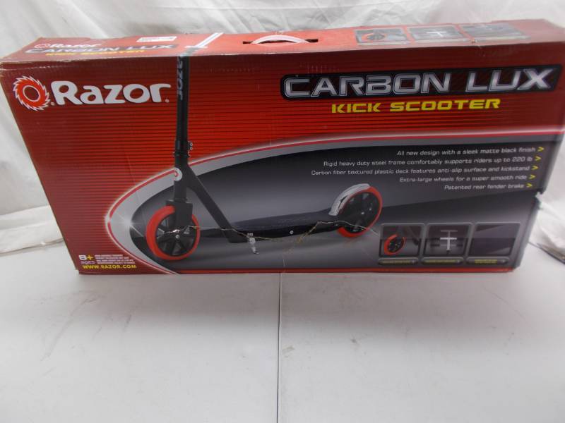 lot 1232 image: Razor scooter