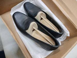 lot 30197 image: Clarks Loafers for Women