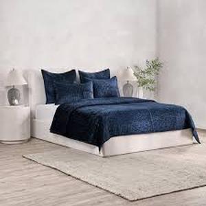 lot 29923 image: Dimitry Velvet Quilt Set