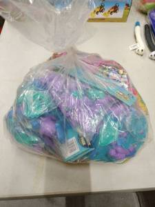 lot 28915 image: Bag of Miscellaneous Small Toys