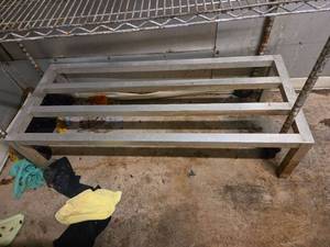 lot 20659 image: Dunnage Freezer Stand