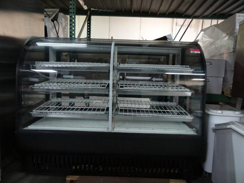 lot 5019 image: True Refrigerated Display Case Model # Model # TCGDZ-59