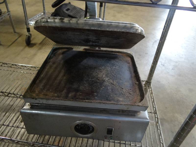 lot 5053 image: Toastmaster Model A710 Single Panini Grille