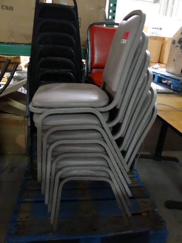 lot 5073 image: Lot of (6) Chairs with Light Vinyl Seat and Back