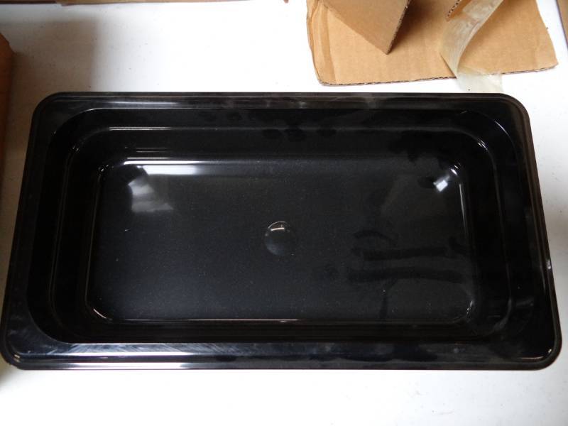 lot 5159 image: (18) Cambro 2.5QT Trays