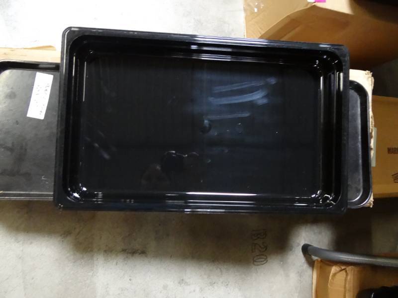 lot 5167 image: Cambro Plastic Trays