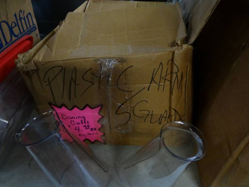 lot 5183 image: Box of Boning Cuffs
